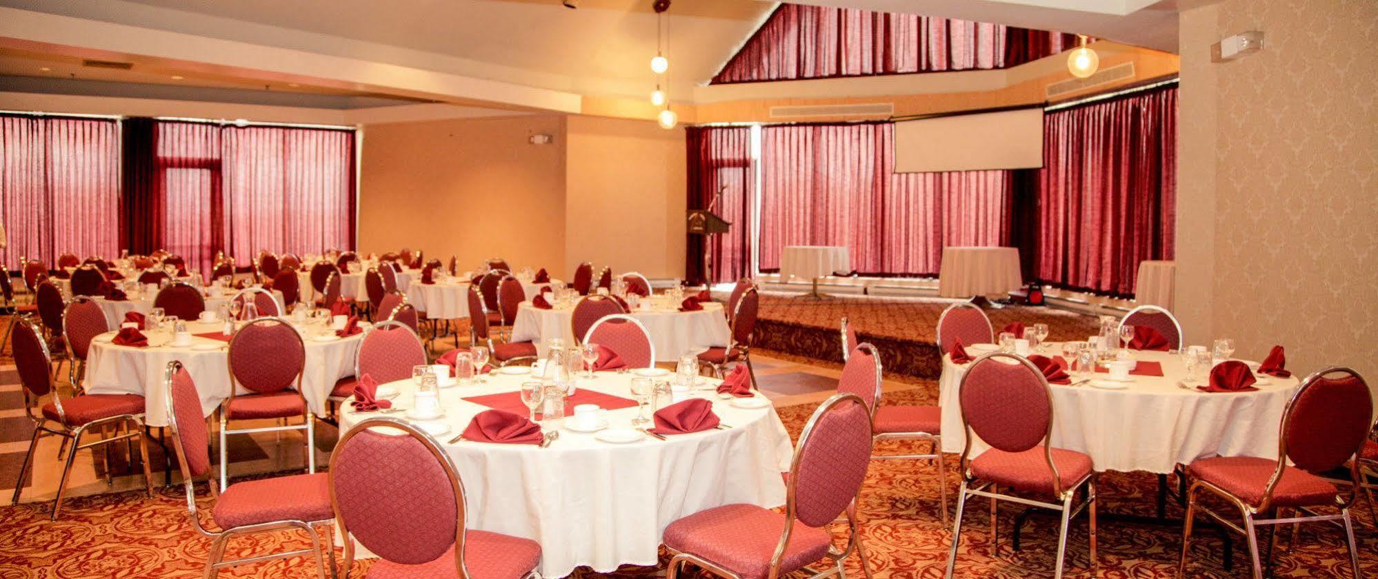 Albatross Hotel Gander Bagian luar foto