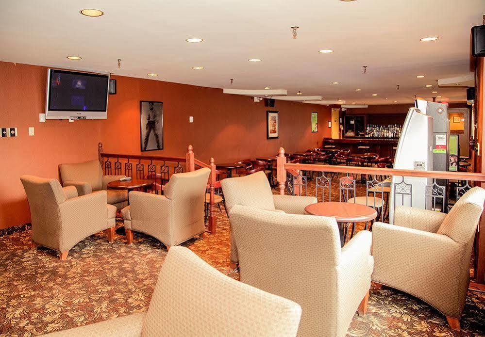 Albatross Hotel Gander Bagian luar foto
