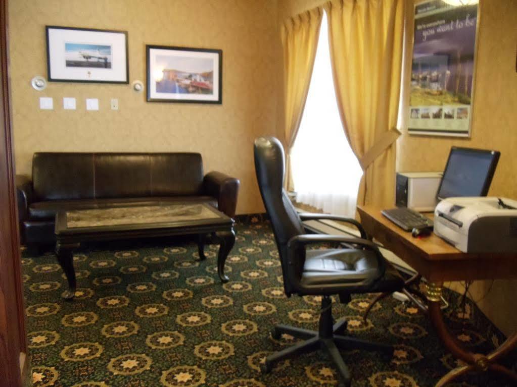 Albatross Hotel Gander Bagian luar foto