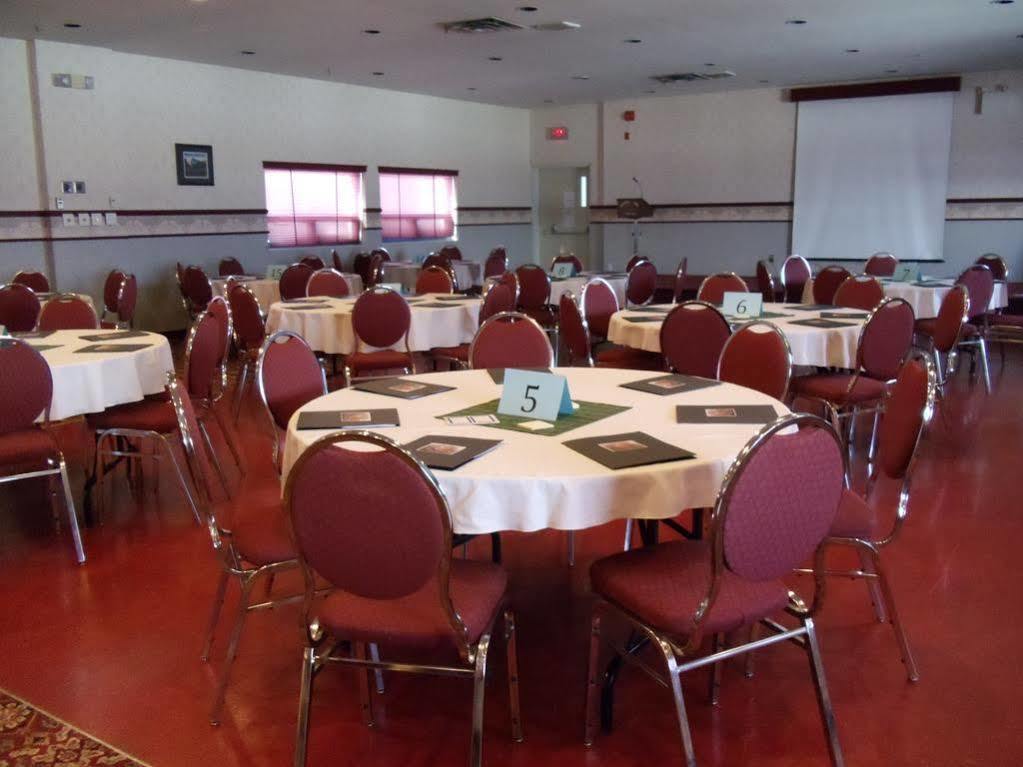Albatross Hotel Gander Bagian luar foto