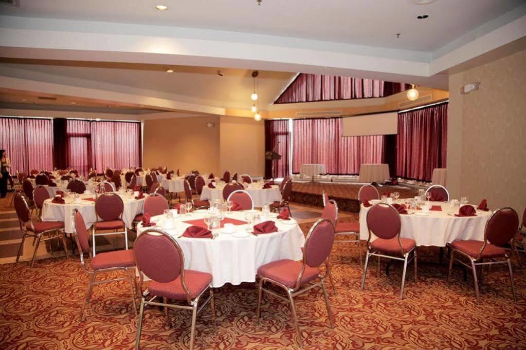 Albatross Hotel Gander Bagian luar foto