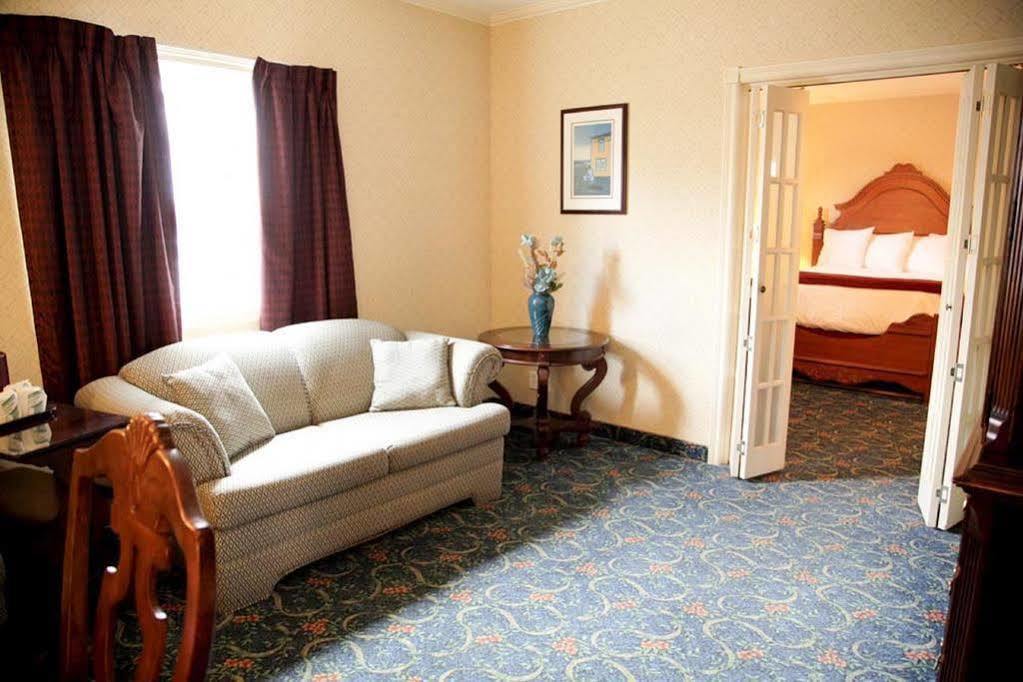 Albatross Hotel Gander Bagian luar foto