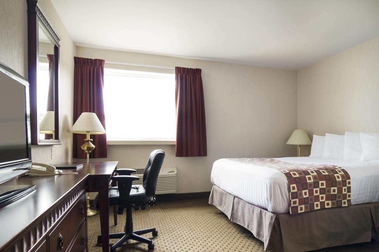 Albatross Hotel Gander Bagian luar foto