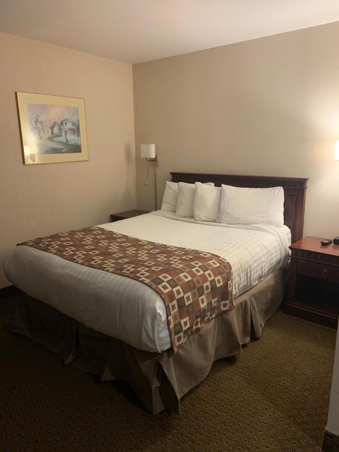 Albatross Hotel Gander Bagian luar foto
